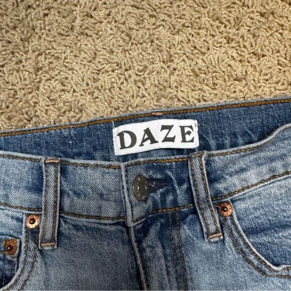 Daze Straight Leg  Distressed Ankle Jeans size 25 - Picture 2 of 8